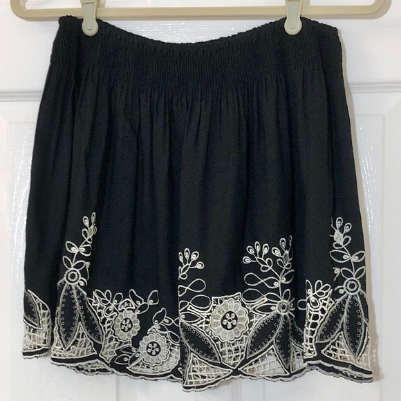 Forever 21 Dresses & Skirts - Forever 21 embroidered trim skirt size medium